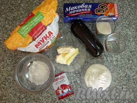 Ингредиенты для приготовления дрожжевых рогаликов с маковой начинкой. 