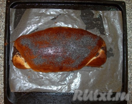 Достаём готовую выпечку из духовки и даём ей остыть.
