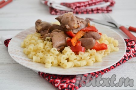 Нежнейшая печень с сочными и очень вкусными сердечками прекрасно сочетаются со многими гарнирами.
