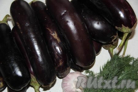 Подготовить овощи для приготовления очень вкусных баклажанов, как грибы, на зиму без стерилизации.