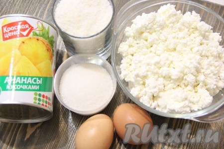 Подготовить продукты для приготовления творожной основы. Творог можно взять любой жирности и консистенции.