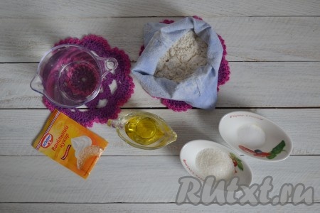 Подготовить необходимые ингредиенты для приготовления блинов на воде без яиц и молока.