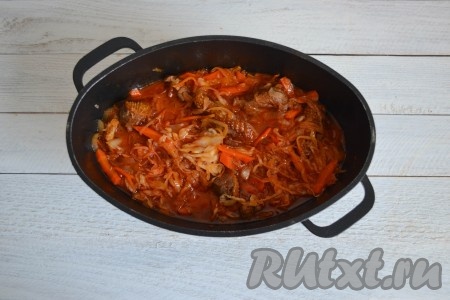 За 5 минут до окончания приготовления добавить по вкусу черный молотый перец и, если нужно, досолить.
