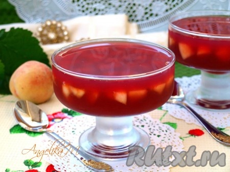 Персики в малиновом желе