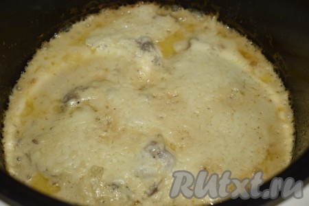 Продолжаем готовить блюдо еще 15-20 минут, затем выключаем мультиварку.
