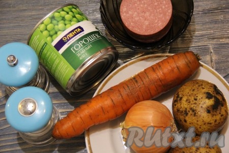 Подготовить продукты для приготовления супа в горшочках в духовке.