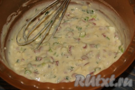 Тесто тщательно перемешать, оно получится в меру густым.
