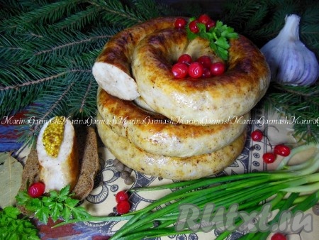Домашняя куриная колбаса, приготовленная в кишках по этому рецепту, получается очень вкусной, в меру соленой и сочной.
