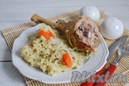 Кусочки гуся, приготовленные по этому рецепту, получаются необыкновенно вкусными. А рис станет отличным гарниром. Попробуйте!