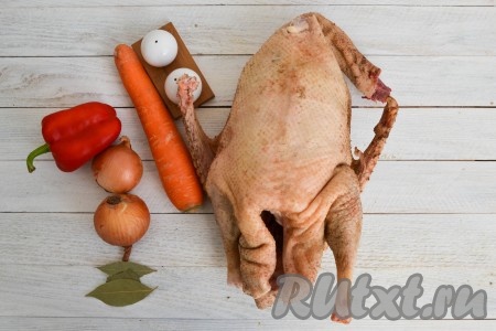 Подготовить необходимые ингредиенты для приготовления тушенки из гуся.