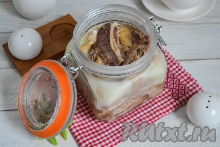 Нежная, сытная, вкусная тушенка из гуся готова. Можно подавать ее с макаронами, картофелем или же на ее основе готовить различные блюда.
