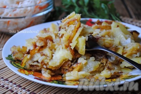 Картошка, жареная с салом и луком