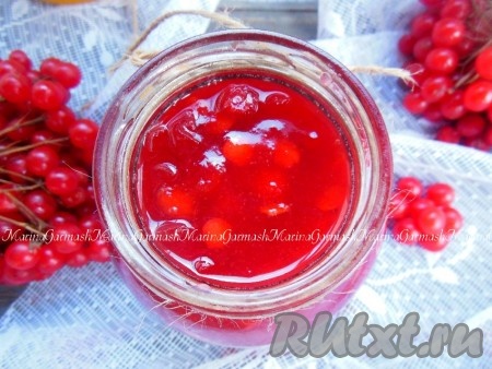 Цвет у калины, приготовленной с мёдом, просто потрясающий!
