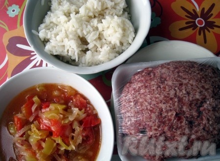 Ингредиенты для приготовления мясных тефтелей в духовке в лечо