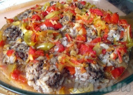 Рецепт приготовления мясных тефтелей прост, но он поможет порадовать близких прекрасным блюдом.
