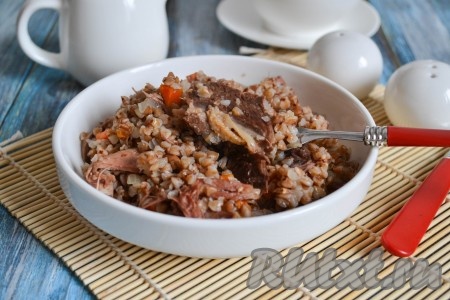 Гречка с тушенкой в кастрюле