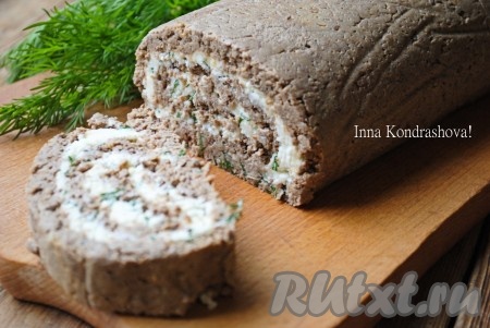 Очень вкусный и красивый рулет из печени с начинкой готов. 
