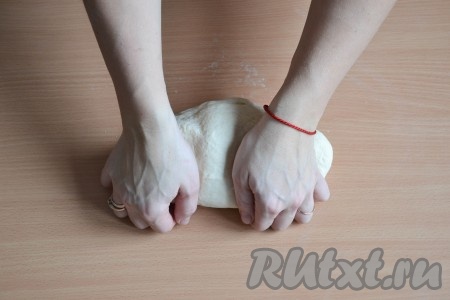 Продолжить вымешивать еще на протяжении 5-7 минут.
