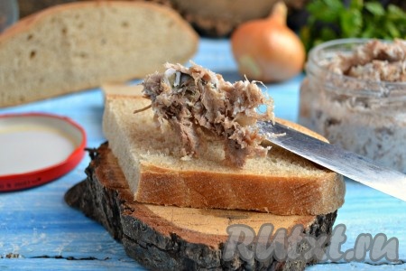 Такую тушенку отлично намазывать на хлеб и подавать с горчицей, добавлять в супы, использовать для приготовлению вторых блюд.
