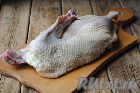 Гуся хорошо вымыть, обсушить.&nbsp;
