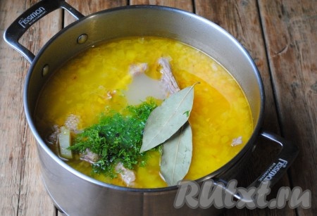 Потушить кусочки гуся с картошкой ещё 5 минут и снять с огня.
