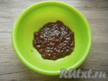 Икру очистить от пленки, чтобы она стала похожа на "жижу".