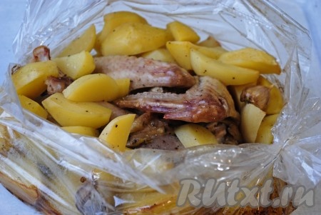 Время приготовления будет зависеть от возраста птицы и размеров мясных кусочков. 
