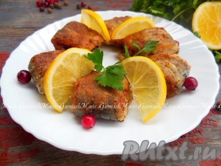 Аппетитную, ароматную рыбку подавайте к столу со свежими овощами и зеленью. Щука, жареная на сковороде, вкусна как в горячем виде, так и в холодном.