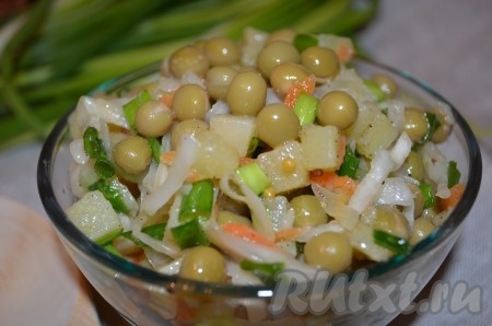 Салат с квашеной капустой и горошком