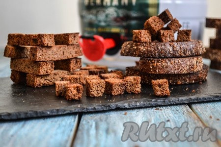 Сухарики из чёрного хлеба с чесноком