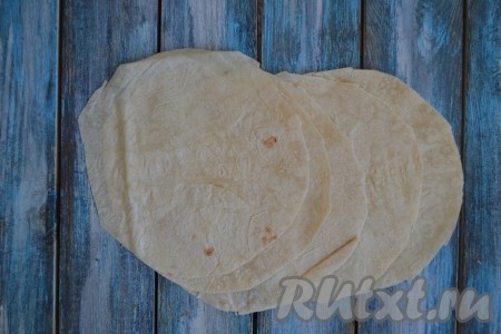 Вот все заготовки из лаваша для приготовления кутабов.
