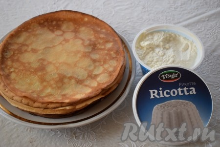 В это время приготовим для блинчиков начинку с рикоттой.
