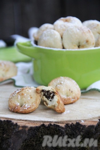 Вот такое вкусное и интересное печенье с начинкой из сухофруктов и орехов в форме пельменей получилось.
