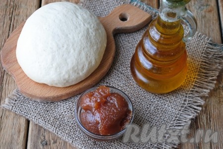 Когда тесто будет готово, можно приступить к формированию пирожков.&nbsp;
