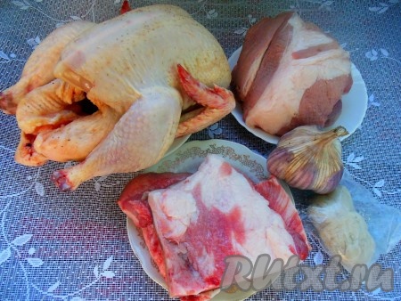 Для приготовления домашней колбасы из свинины и курицы я взяла вот такие ингредиенты.