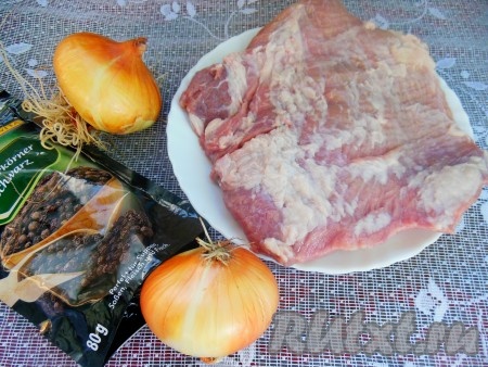 Для приготовления свинины в банке я взяла вот такие продукты.