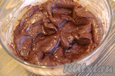 Замесить тесто, оно получится густым, эластичным и гладким.&nbsp;
