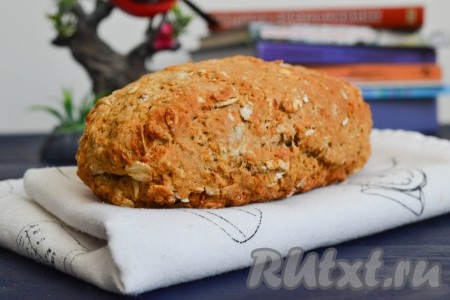 Нежный мякиш и хрустящая корочка с невероятно аппетитным ароматом - это хлебушек, испеченный вашими руками. Если сможете удержаться, дождитесь полного остывания. Я не смогла ждать и попробовала сразу - очень вкусно.
