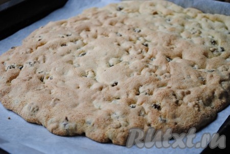 Выпекать печенье "Мазурка" 15-20 минут (до красивого золотистого цвета) в духовке, разогретой до 180 градусов. 