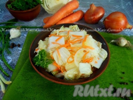 Маринованная пекинская капуста получается очень вкусной, прекрасно подходит в качестве дополнения к картофелю, кашам и макаронам. Хранится в холодильнике в закрытой ёмкости в течение 5-7 дней. Лук, морковка и чеснок прекрасно дополняют капусту, получаются очень вкусными и сочными. Думаю, и вашей семье понравится мой рецепт.
