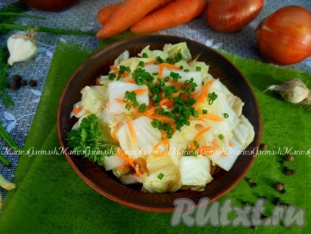 При подаче ее можно посыпать мелко нарезанной зеленью и черным молотым перцем.
