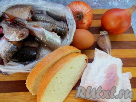 Для приготовления котлет из плотвы с костями я использовала вот такие ингредиенты.