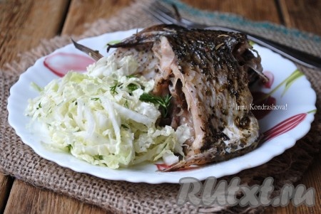 Карась готовится в микроволновке за считанные минуты, а получается сочным и очень вкусным, к столу подаём в горячем виде с салатом или свежими овощами.&nbsp;
