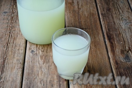 Влить в суп сыворотку и варить сырбушку ещё 10-15 минут, периодически помешивая, на небольшом огне.&nbsp;
