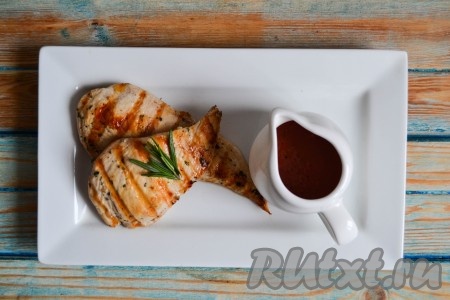 Мясо всегда получается очень вкусным, оно прекрасно сочетается со свежими овощами, салатами и соусами.
