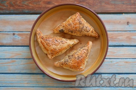 Выпекать в разогретой духовке 20-25 минут при температуре 180 градусов.
