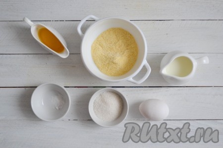Подготовить необходимые ингредиенты для приготовления вафель из кукурузной муки.