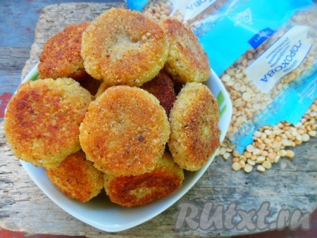 На фото видно, сколько из указанного количества ингредиентов получится аппетитных котлет из гороха.
