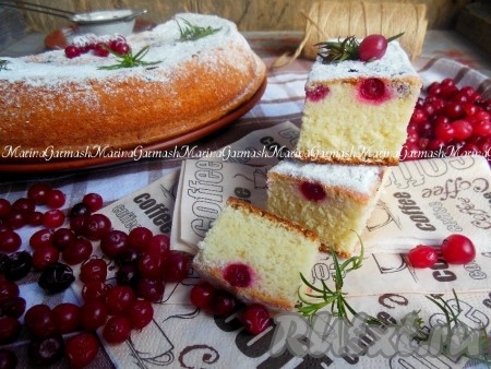 Ну и конечно прилагаю фото шарлотки с клюквой в разрезе.
