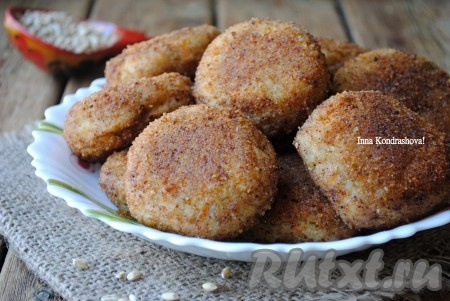 Вкусные и нежные постные котлеты из перловки готовы.